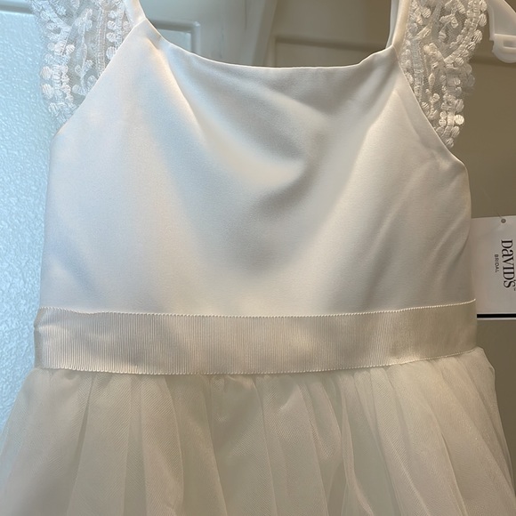 Flower Girl David’s Bridal Ivory Dress with lace sleeve and tule skirt Sz 5 - Picture 11 of 11